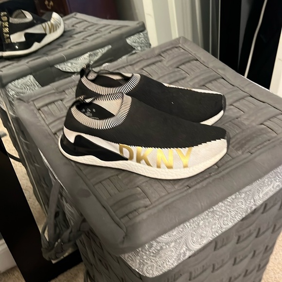 DKNY Donna Karen men’s slip on sneakers - Picture 1 of 5